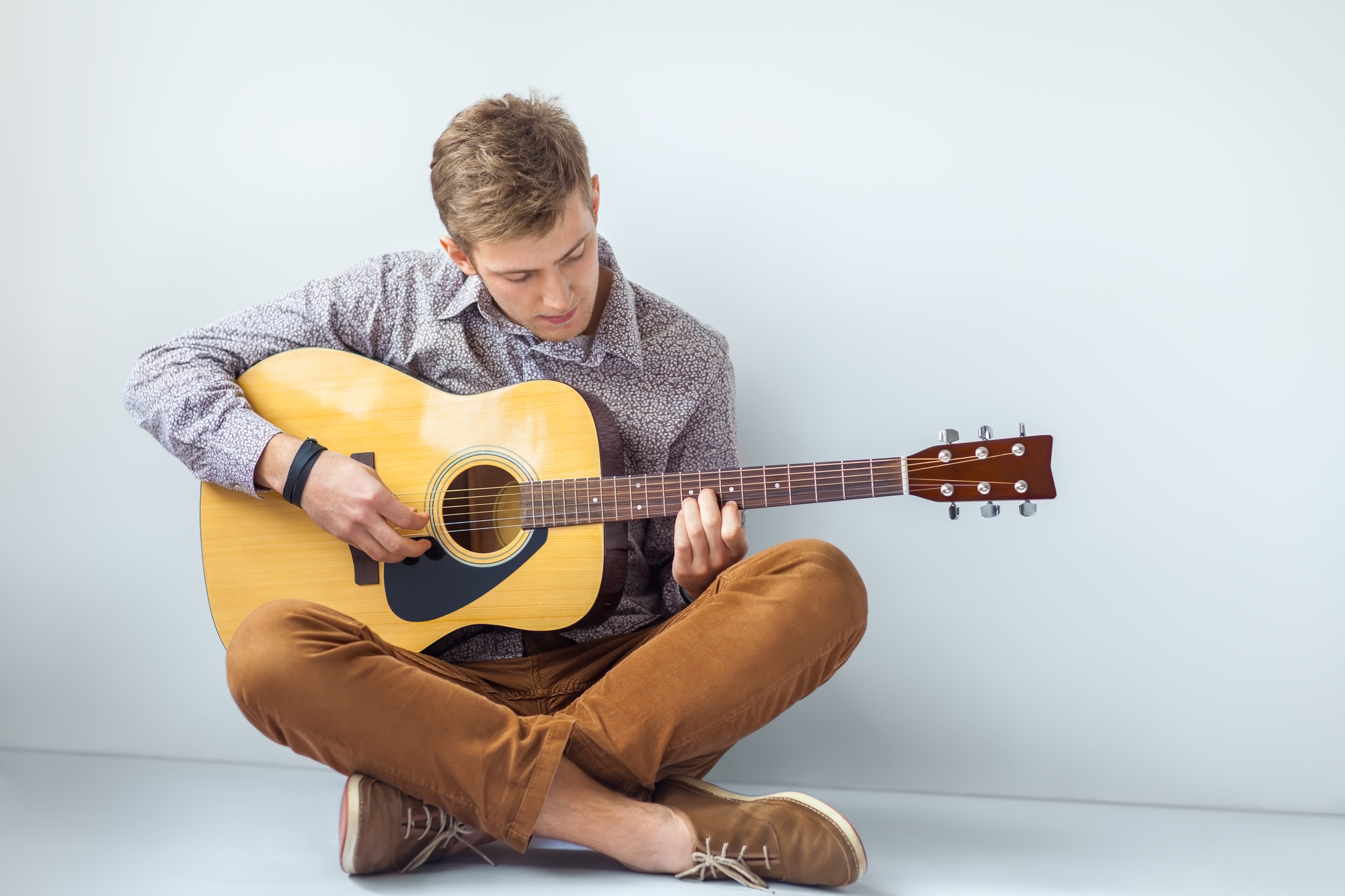 8 Benefits of Enrolling in Guitar Lessons